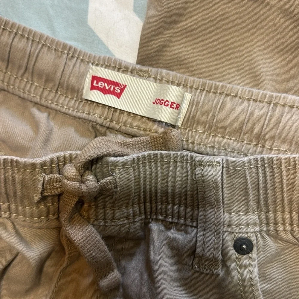 Levi’s jogger